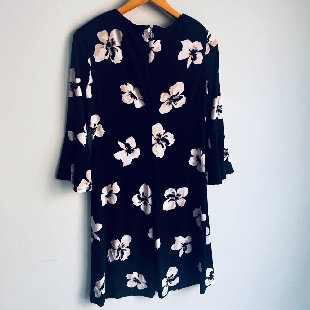 2/$30 Tommy Hilfiger Bell Sleeved Floral Dress Size 6 - Picture 3 of 4